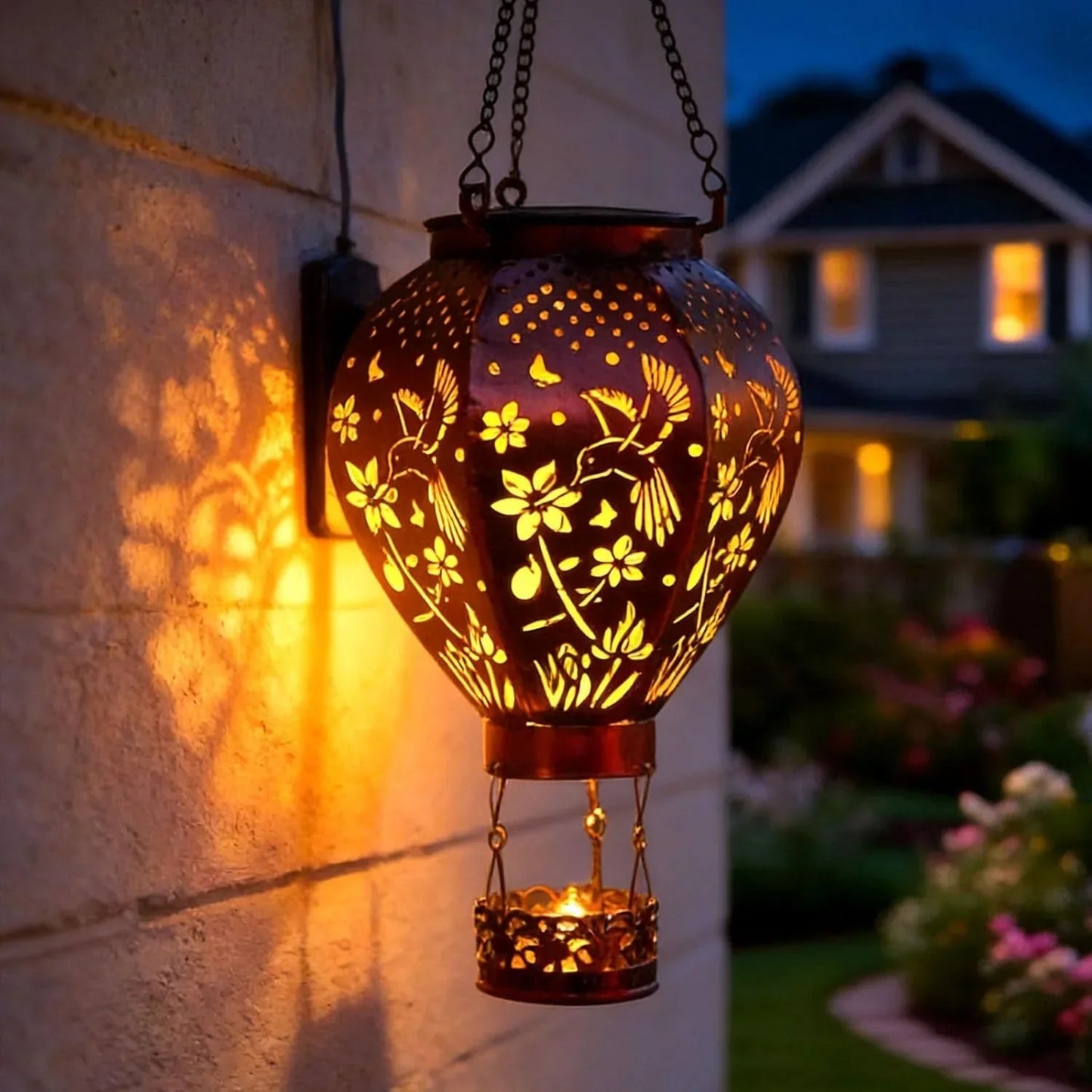 AuraGlow – Solar Garden Hanging Light