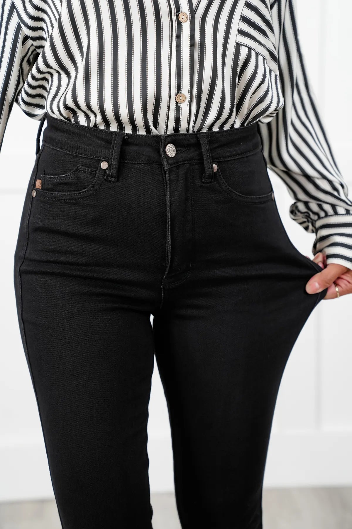 ChicContour – Figure-Flattering Dark-Wash Jeans