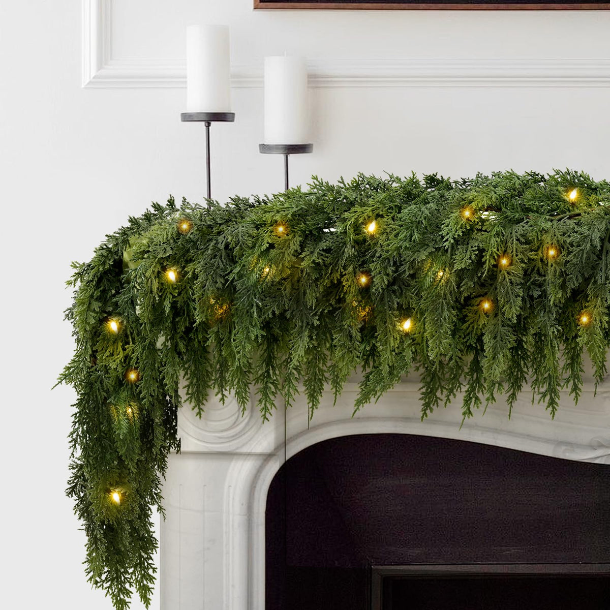 CedarCharm – Lush Pre-Lit Christmas Garland