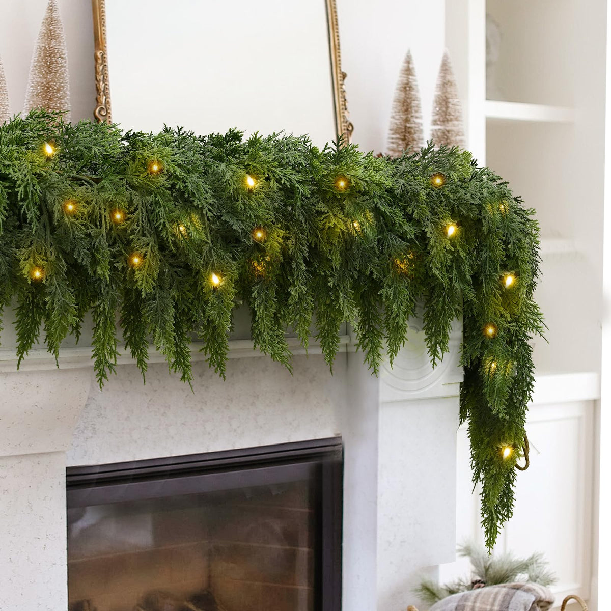 CedarCharm – Lush Pre-Lit Christmas Garland