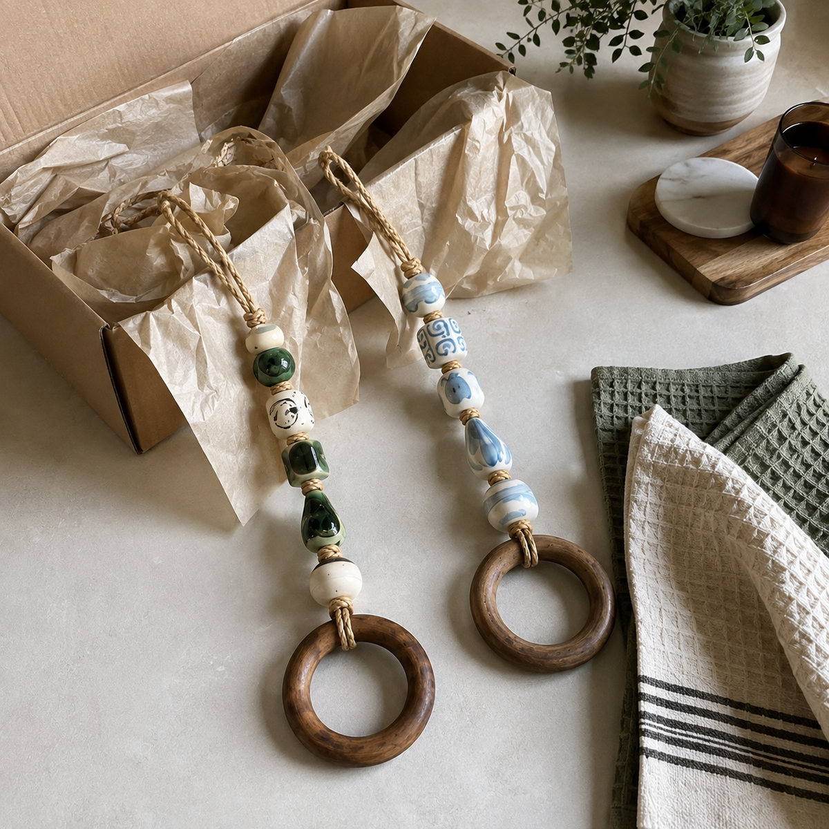 OakLienne – Decorative Beaded Wooden Towel Ring