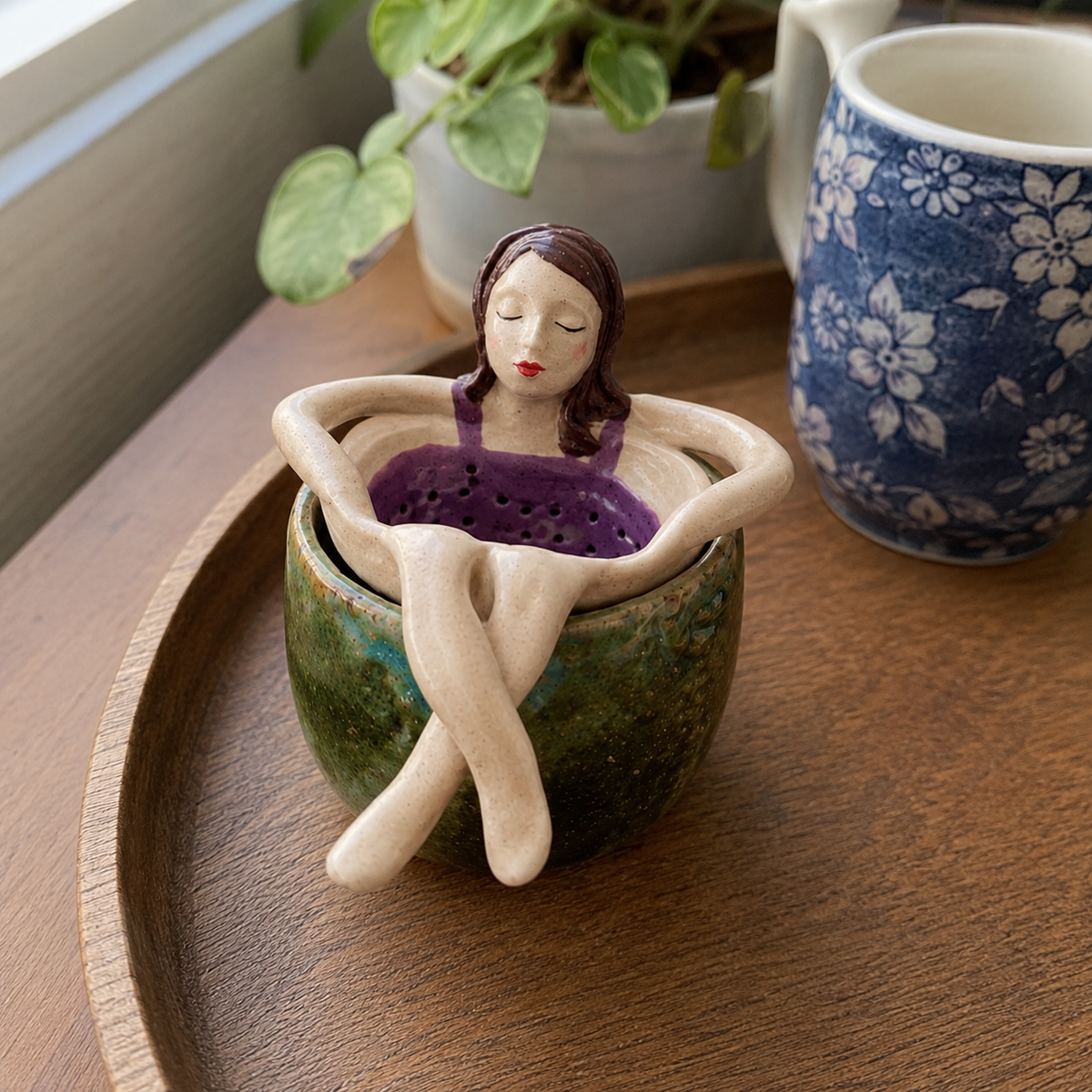 BrewMuse – Artistic Sitting Lady Tea Infuser