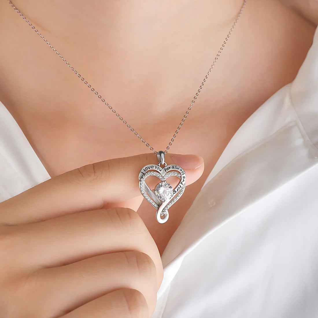 LoveCrest – Custom Loved Ones Name Necklace