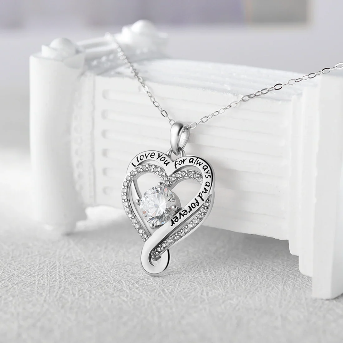 LoveCrest – Custom Loved Ones Name Necklace
