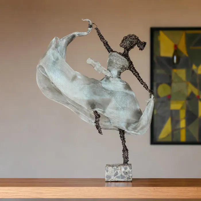 PoiseMuse – Handmade Wire Figurine