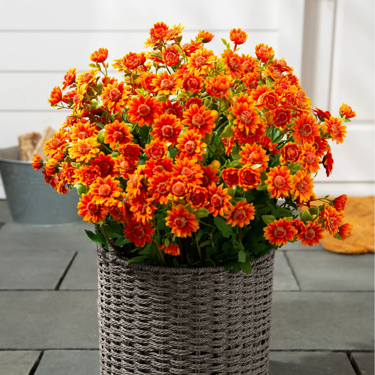FallPetals – UV-Resistant Seasonal Flower Bundles