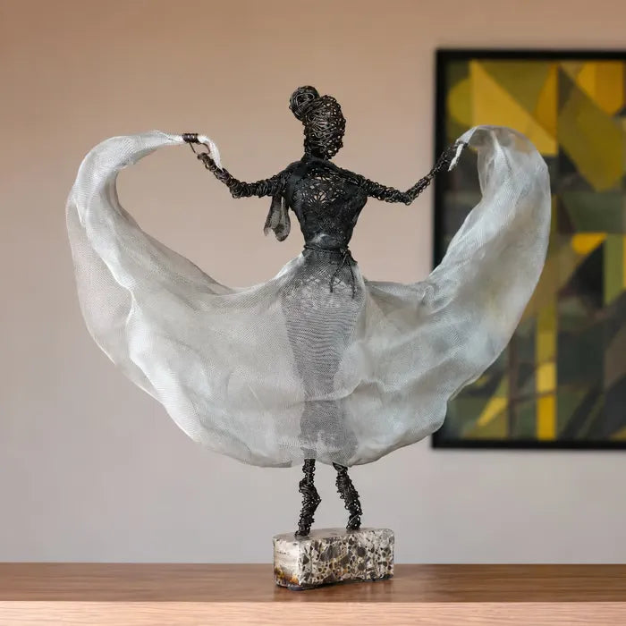 PoiseMuse – Handmade Wire Figurine