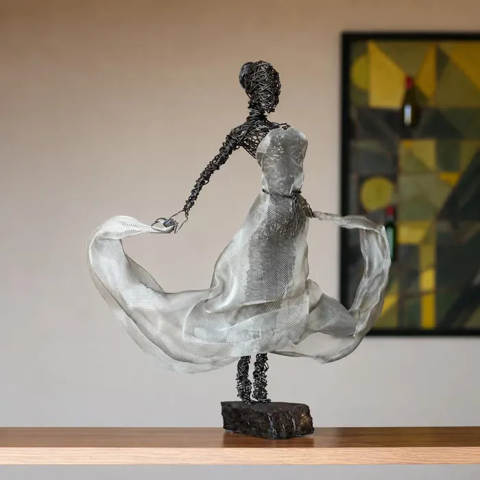 PoiseMuse – Handmade Wire Figurine