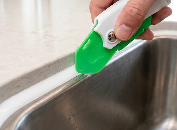 SealForge – 9-In-1 Multipurpose Caulking & Spatula Tool