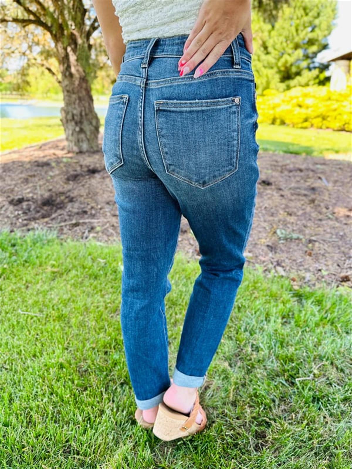 ChicContour – Figure-Flattering Dark-Wash Jeans