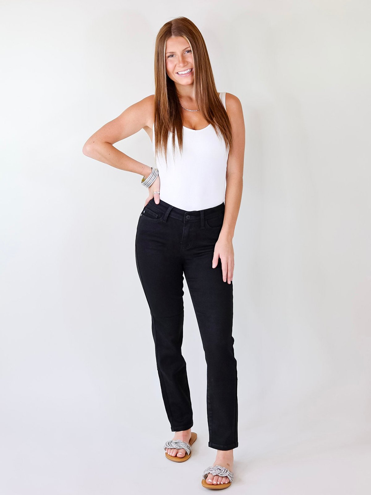 ChicContour – Figure-Flattering Dark-Wash Jeans