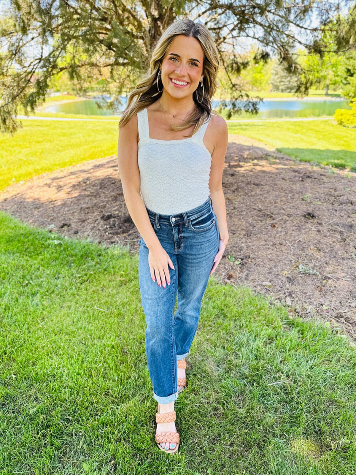 ChicContour – Figure-Flattering Dark-Wash Jeans