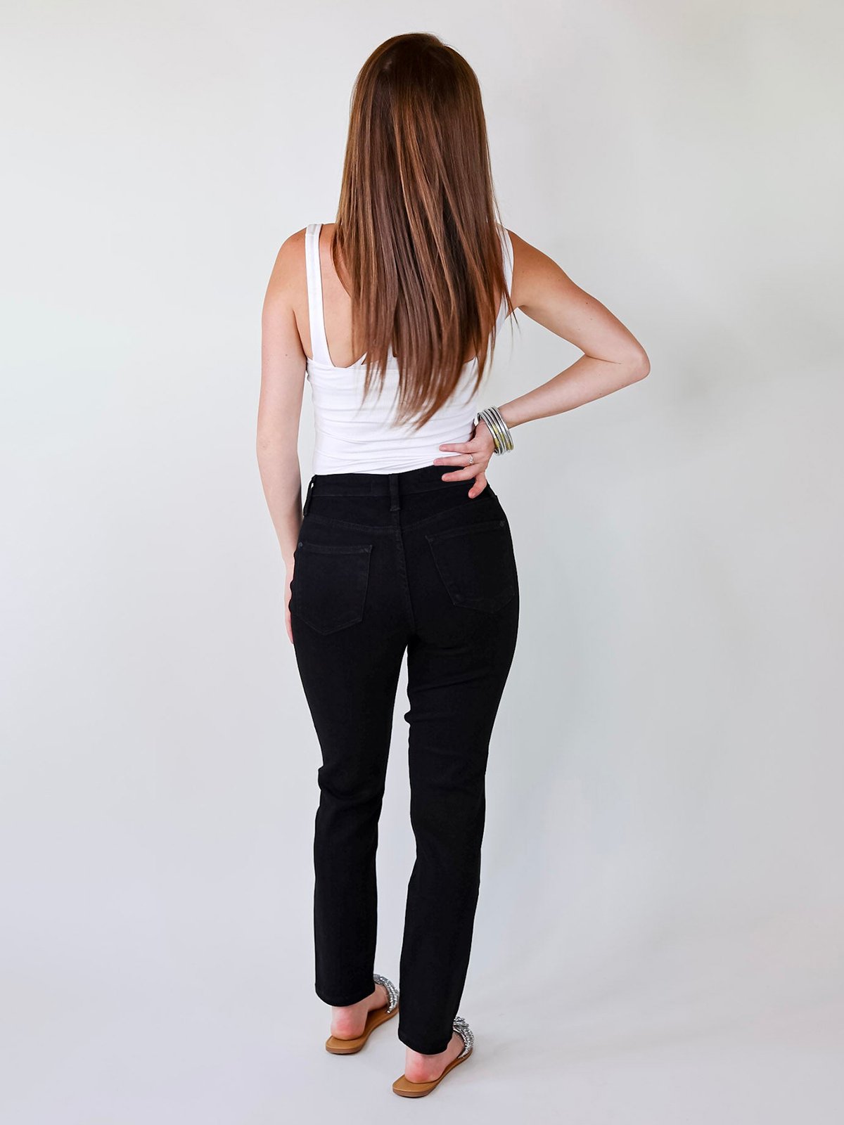 ChicContour – Figure-Flattering Dark-Wash Jeans