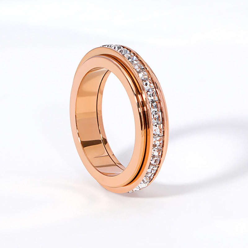 GlimmerTwist – Rotating Crystal Fashion Ring